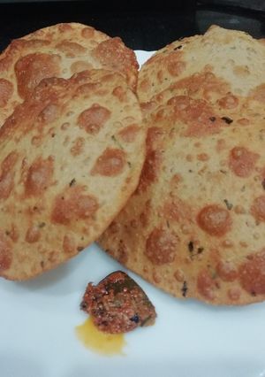 A picture of Crispy Methi Poori.