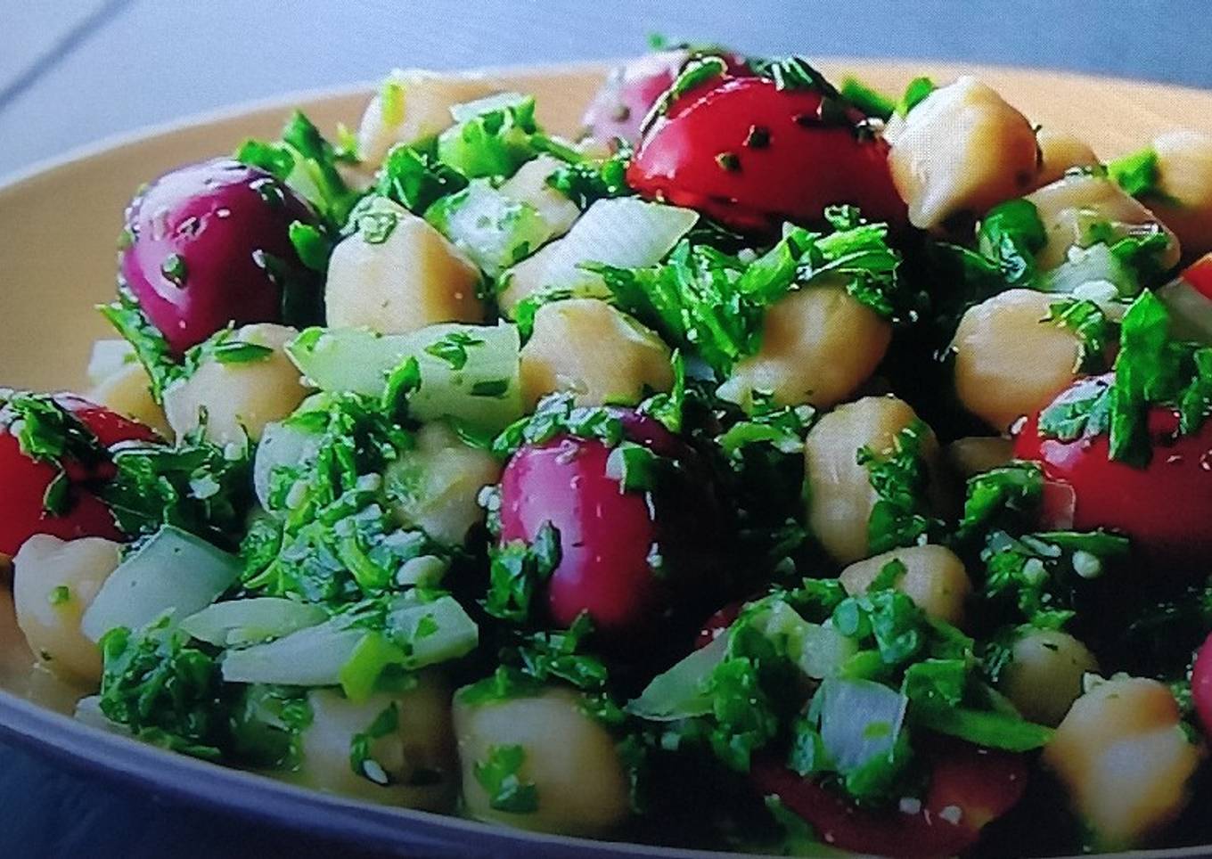 Chickpea tomato salad