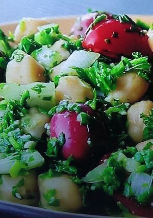 A picture of Chickpea tomato salad.