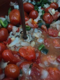 Una foto de Salsa de tomate cherry, cebolla y jalapeño, las Correa. Jalisco México