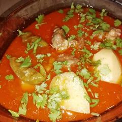 A picture of Aloo chicken salan.