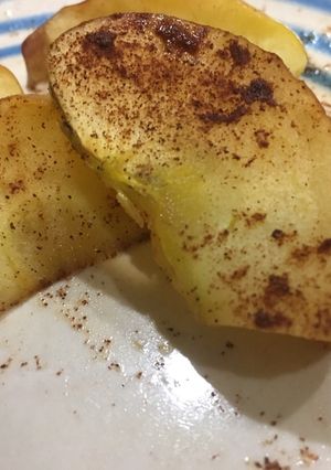 Una foto de Manzana asada con canela al microondas fácil, rápida y rica😋