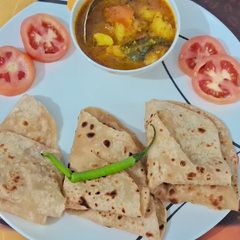 A picture of Aloo-Tamatar ki Rasedar sabji😋.