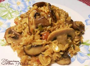 Foto principal de Arroz largo con hongos y salsa de soja