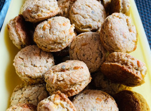 Una foto de Scones de queso rallado y orégano