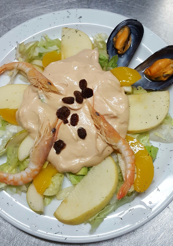 Una foto de Cóctel de aguacate de marisco