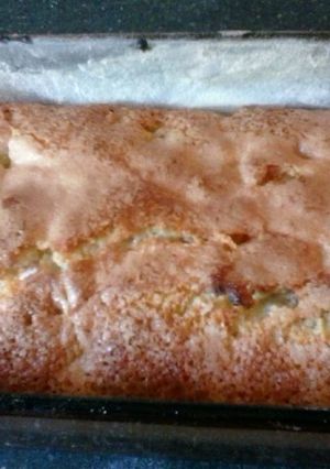 Una foto de Budín de frutas abrillantadas y almendras