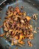 Vú heo xào cari nấm mèo