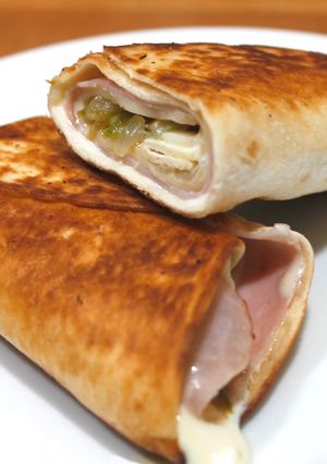 Una foto de Fajas de jamón y queso