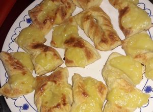 Una foto de • Facturas hojaldradas como de panadería 🥐 •