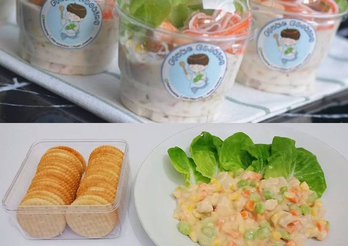 Langkah Mudah untuk Menyiapkan Chicken Corn Salad on Crackers Anti Gagal