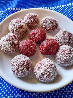 બીટ રૂટ ના લાડુ(Beetroot Ladu Recipe in Gujarati) રેસીપી મુખ્ય ફોટો