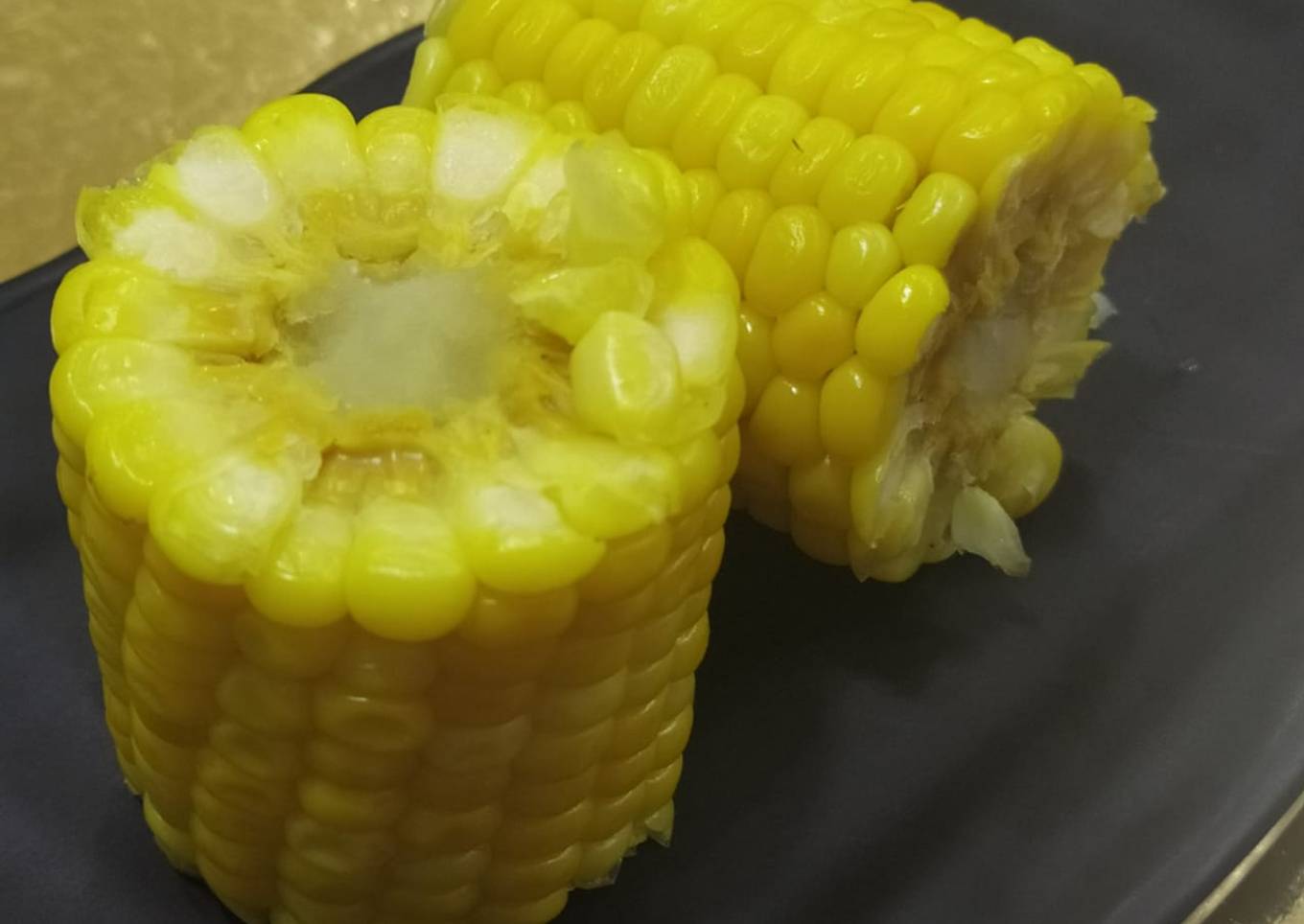 Boiled and healthy corn
