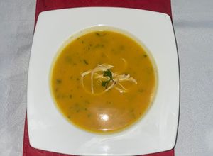 Una foto de Crema de zanahoria con pollo 🧑🏻‍🍳