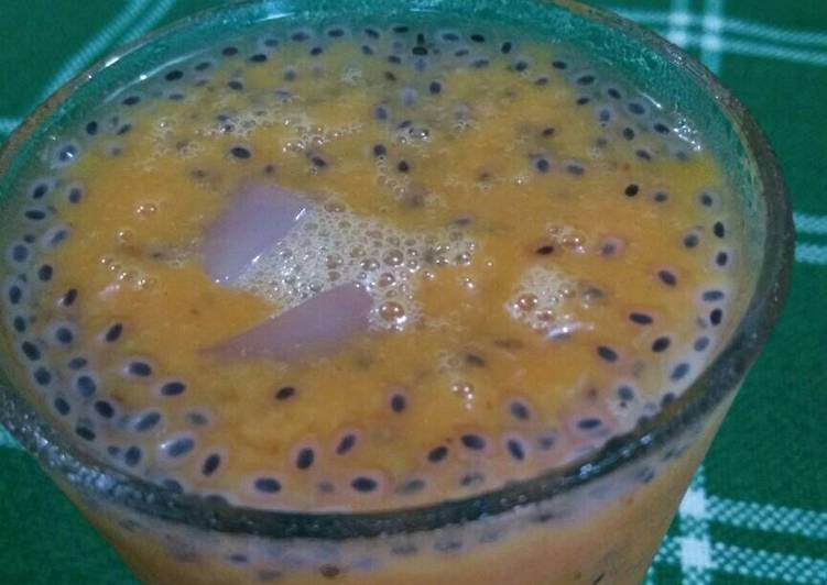 Langkah Mudah untuk Menyiapkan Mango Strawberry Juice with Selasih, Sempurna