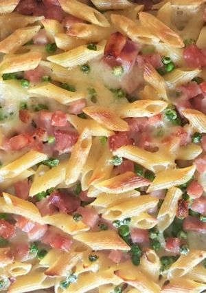 Foto di Pasticcio di penne, prosciutto cotto e piselli