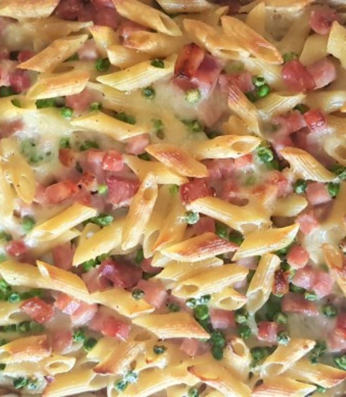 Foto di Pasticcio di penne, prosciutto cotto e piselli