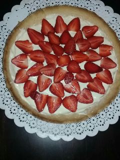 Una foto de Tarta de frutillas con crema