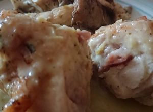 Foto principal de Muslos de pollo rellenos de queso y bacon