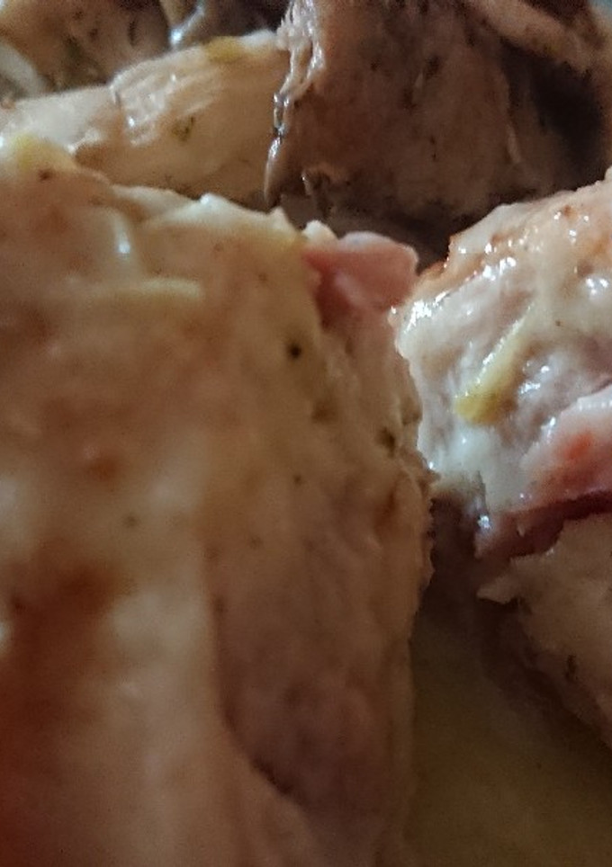 Una foto de Muslos de pollo rellenos de queso y bacon