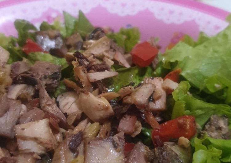 Langkah membuat Salad pake Suwir Ikan Tongkol Daun Seledri legit
