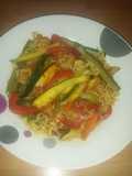 Noodles con verduras salteadas