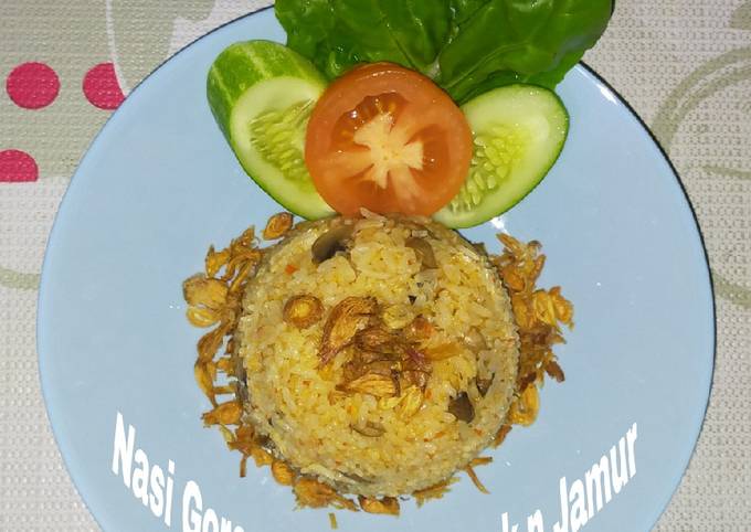 Nasi Goreng with Daun Jeruk n Jamur (no kecap no salt)