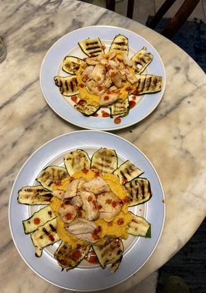 Foto di Insalata di pollo e zucchine in salsa tonnata antica