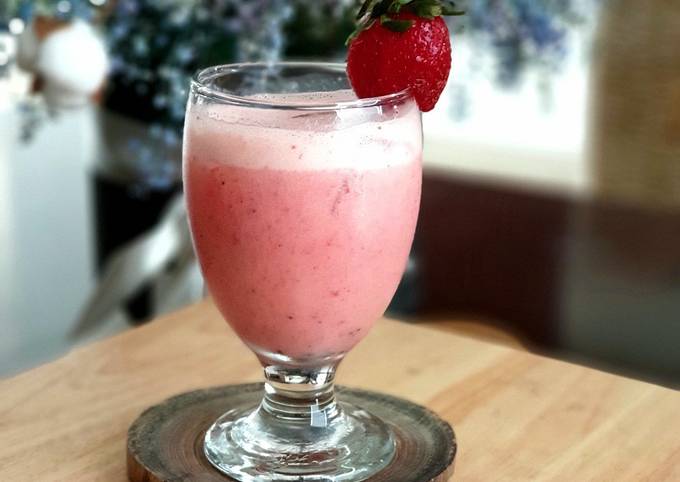 Resep Jus Strawberry Spesial 🍓🍍🍓 Oleh Hennie, Zabel's Mom - Cookpad