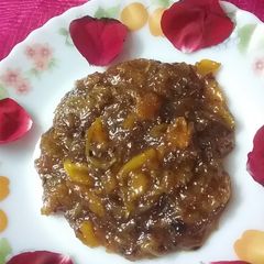 A picture of Kachche aam ki khatti mithi chutney 😊😊😊.