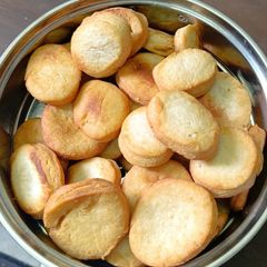 A picture of Meethi Tikiyan.