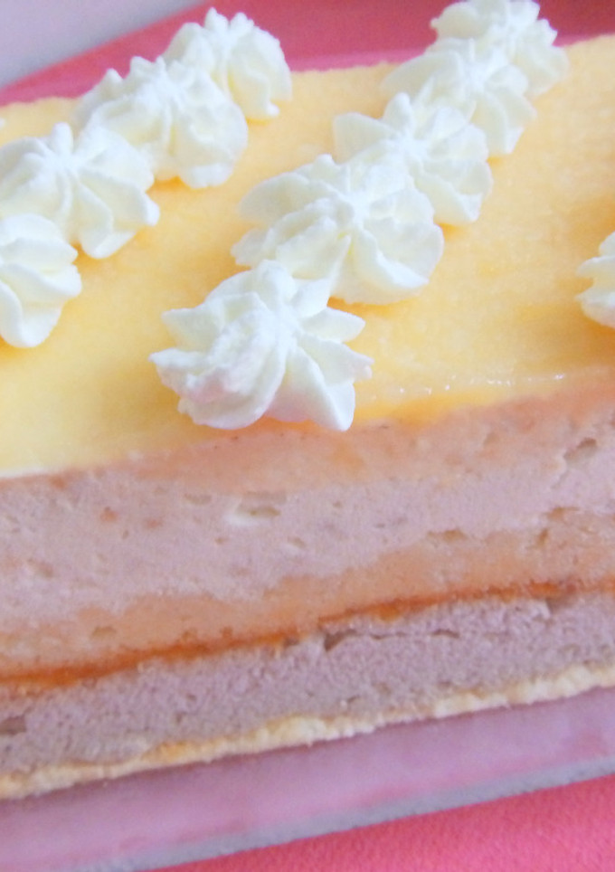 Una foto de Tarta helada de Jijona y mousse de chcolate
