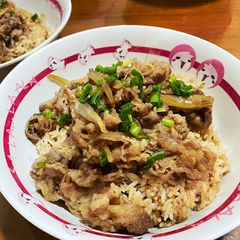 A picture of Gyudon(Japanese beef bowl).