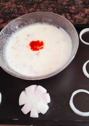 A picture of Punjabi Onion Raita.