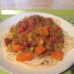 Una foto de Salsa de vegetales y chorizo