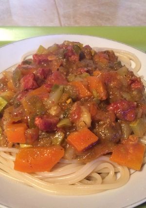 Una foto de Salsa de vegetales y chorizo
