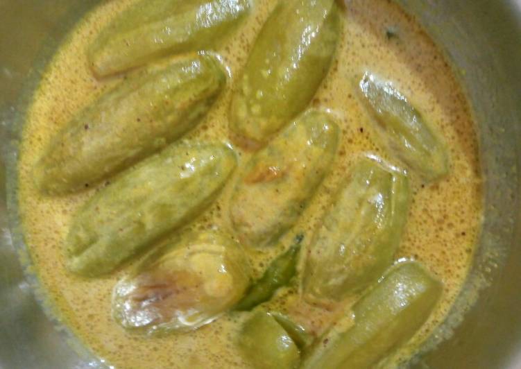 Recipe of Homemade Dudh potol (pointed gourd in milky gravy)
