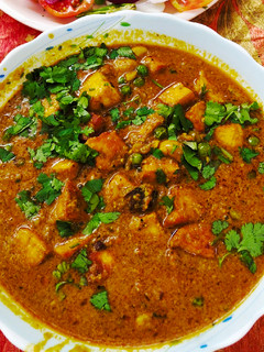 A picture of Matar paneer.