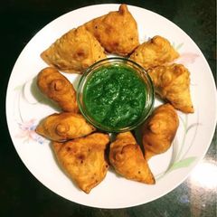 A picture of Aloo Samosa.