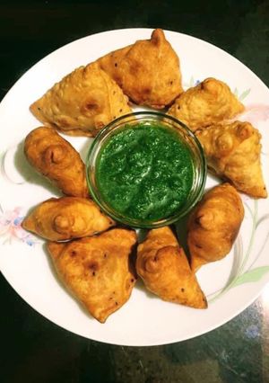 A picture of Aloo Samosa.