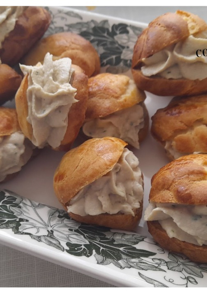 Una foto de Profiteroles salados rellenos de atún