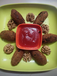 અખરોટ ચીઝ કોફ્તા (Walnuts Cheese Kofta Recipe in Gujarati) રેસીપી મુખ્ય ફોટો