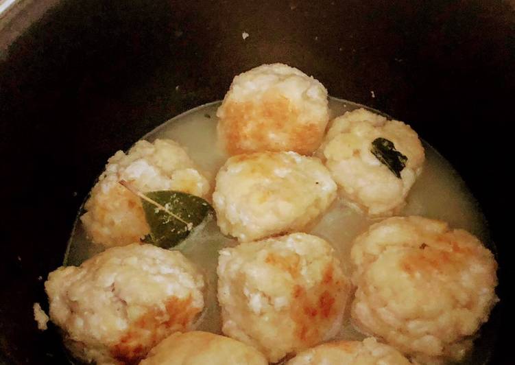 Albóndigas de pollo con caldo