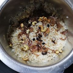 A picture of Lebanese rice with vermicelli.