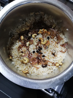 A picture of Lebanese rice with vermicelli.