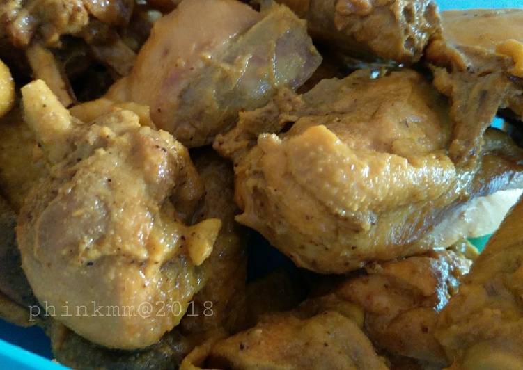 Langkah Mudah untuk Menyiapkan Ayam ungkep bumbu kuning yang Bikin Ngiler