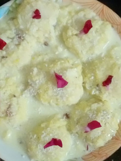 A picture of Bread Rasmalai.
