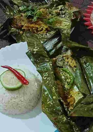 A picture of Gondhoraj Pabda Paturi/ Kafir lime fish paturi.