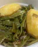Judías verdes con patatas, cebolla y aceite de oliva virgen