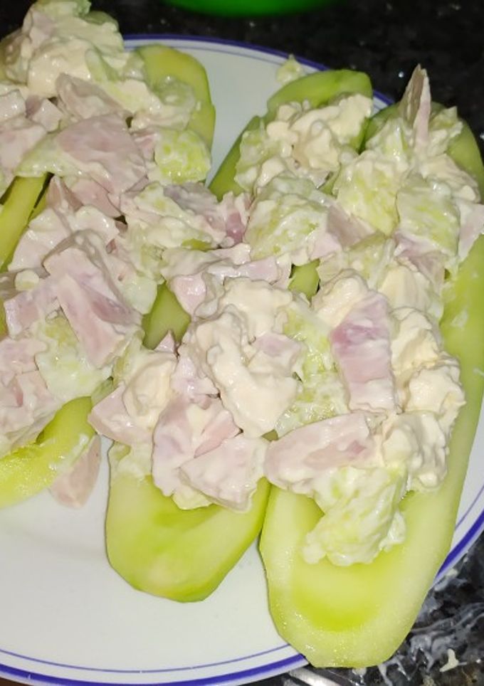 Una foto de Pepinos rellenos de York y ajo